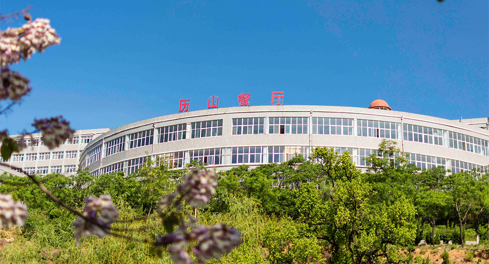 濰坊理工學(xué)院：校名題寫 / ?；赵O(shè)計(jì)