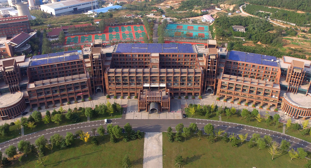 青島理工大學(xué)：校名題寫 / 校徽設(shè)計(jì)