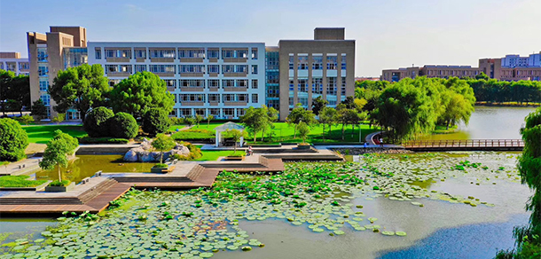 上海工程技術大學 - 最美大學