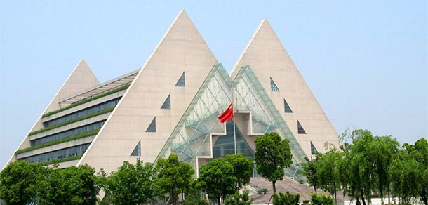 上海工程技術大學 - 最美大學